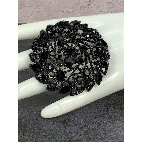Jet Black Stones Mourning Brooch Filigree Blackened Frame Vintage - Picture 1 of 6